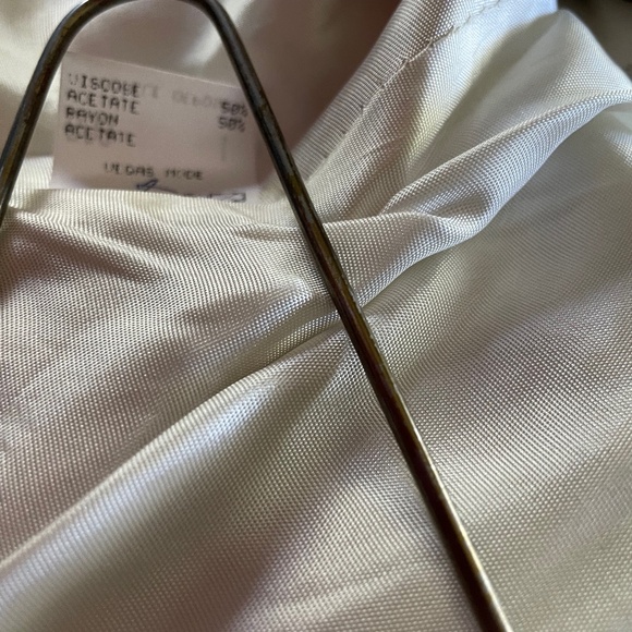 Gorgeous Bestini two-piece ivory/beige skirt suit, EUC/small-medium - Picture 6 of 8